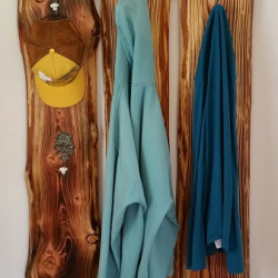 Kundenprojekt: Garderobe aus geflammter Lärche von Conny und Michael